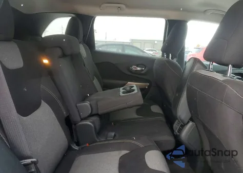 2018 Jeep Cherokee Latitude z USA, uszkodzony, nr VIN 1C4PJMCX4JD556351